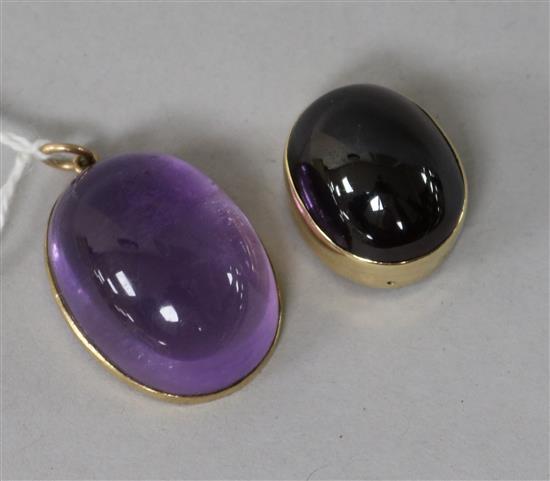 A 9ct gold and cabochon amethyst set pendant and a yellow metal and cabochon garnet set clasp?